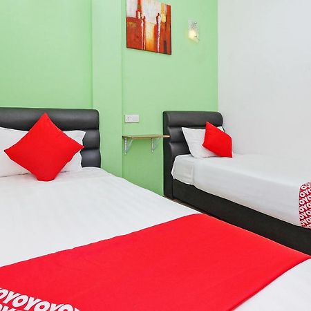 Oyo 850 Gold Star Hotel Chukai Extérieur photo
