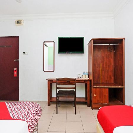 Oyo 850 Gold Star Hotel Chukai Extérieur photo