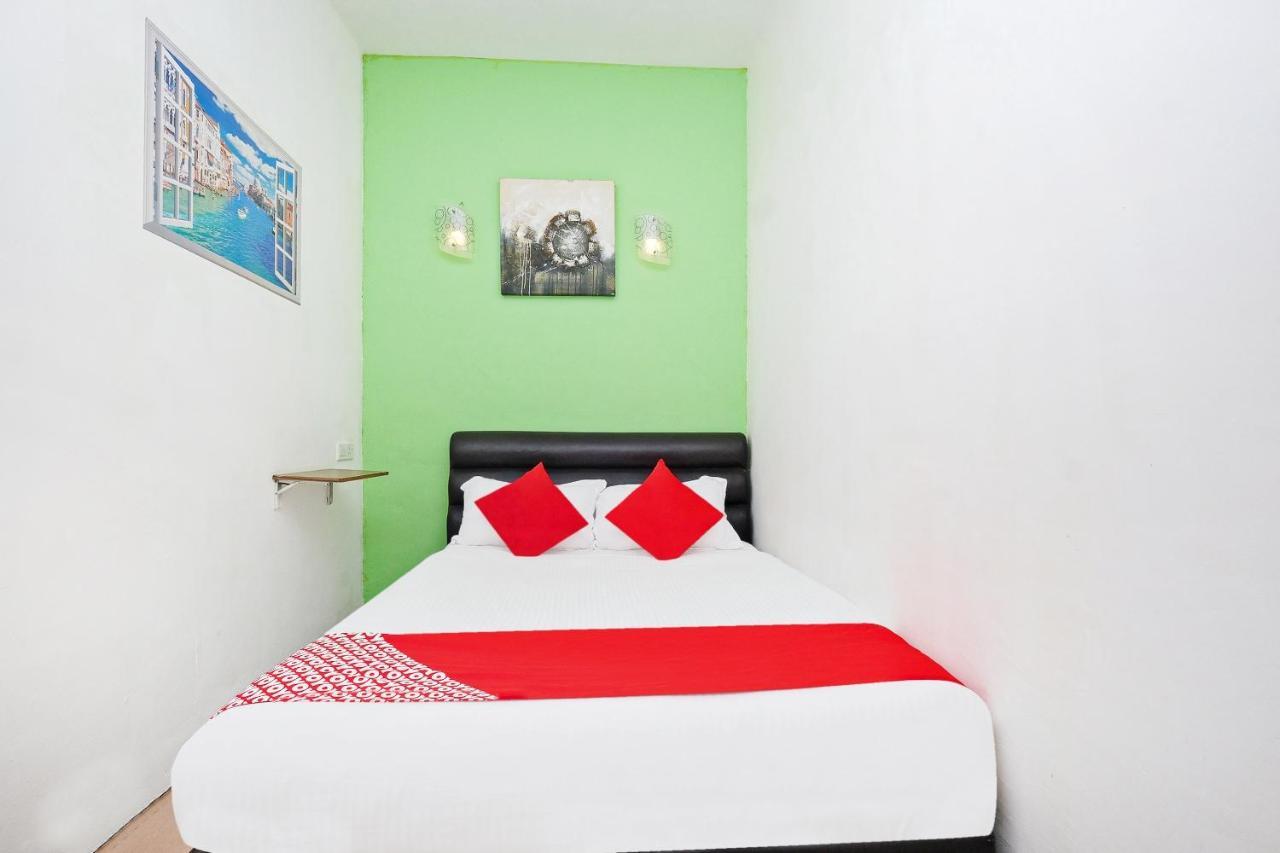 Oyo 850 Gold Star Hotel Chukai Extérieur photo