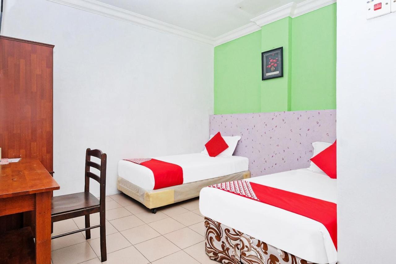 Oyo 850 Gold Star Hotel Chukai Extérieur photo