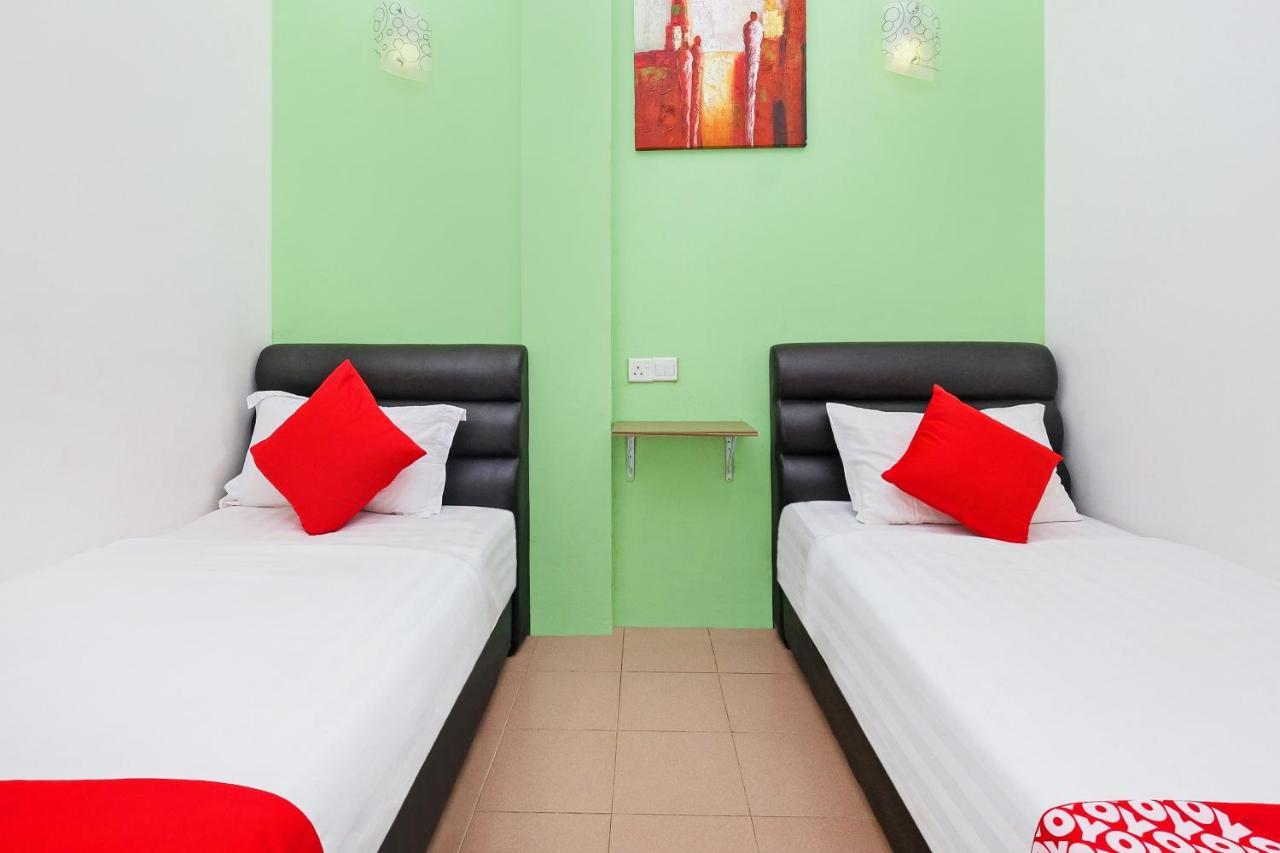 Oyo 850 Gold Star Hotel Chukai Extérieur photo