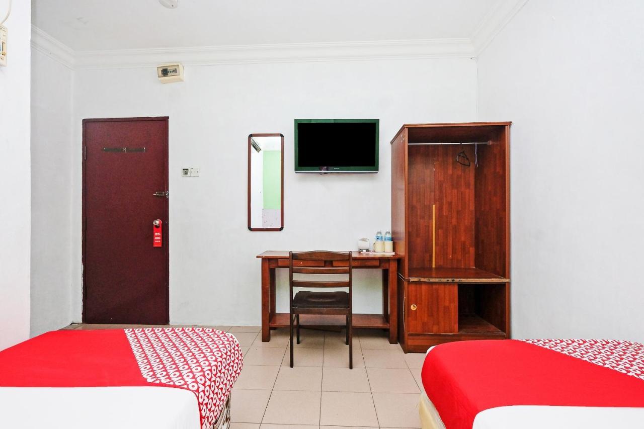 Oyo 850 Gold Star Hotel Chukai Extérieur photo