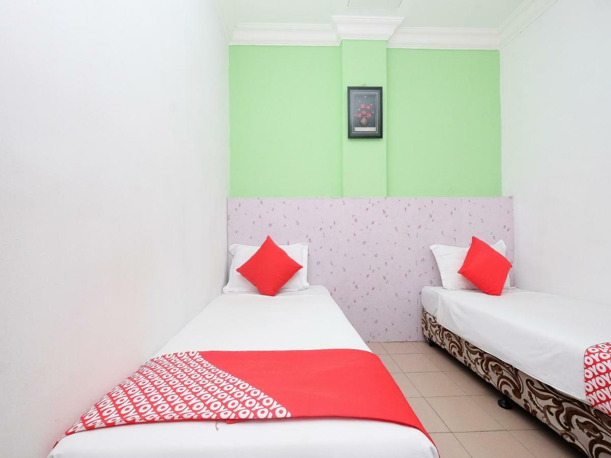 Oyo 850 Gold Star Hotel Chukai Extérieur photo