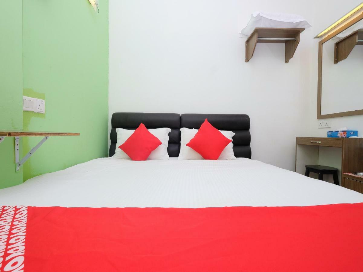 Oyo 850 Gold Star Hotel Chukai Extérieur photo