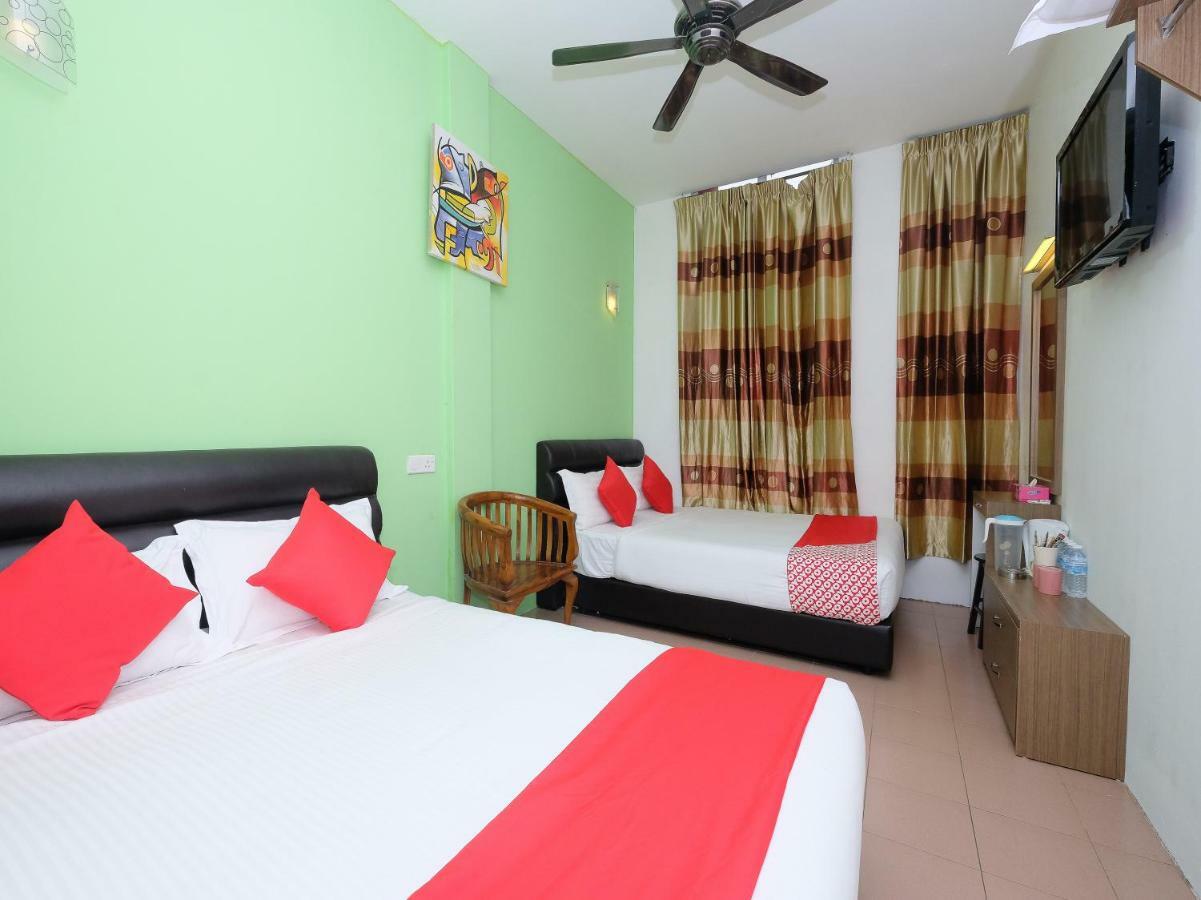 Oyo 850 Gold Star Hotel Chukai Extérieur photo