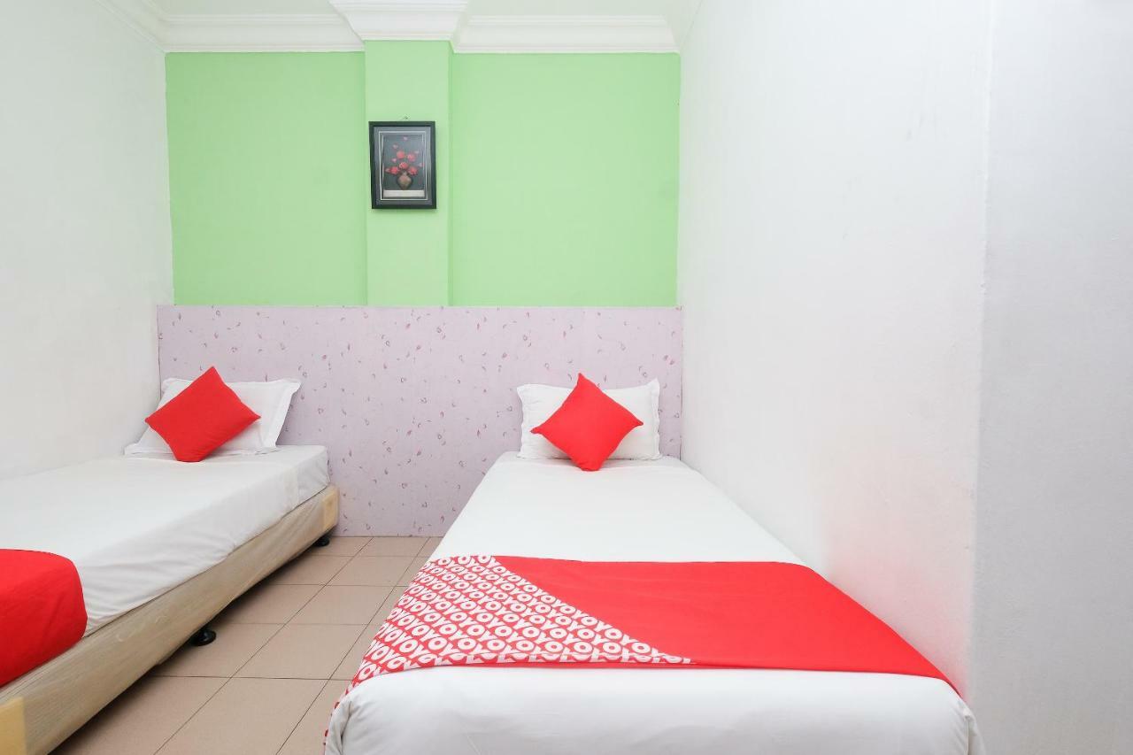 Oyo 850 Gold Star Hotel Chukai Extérieur photo
