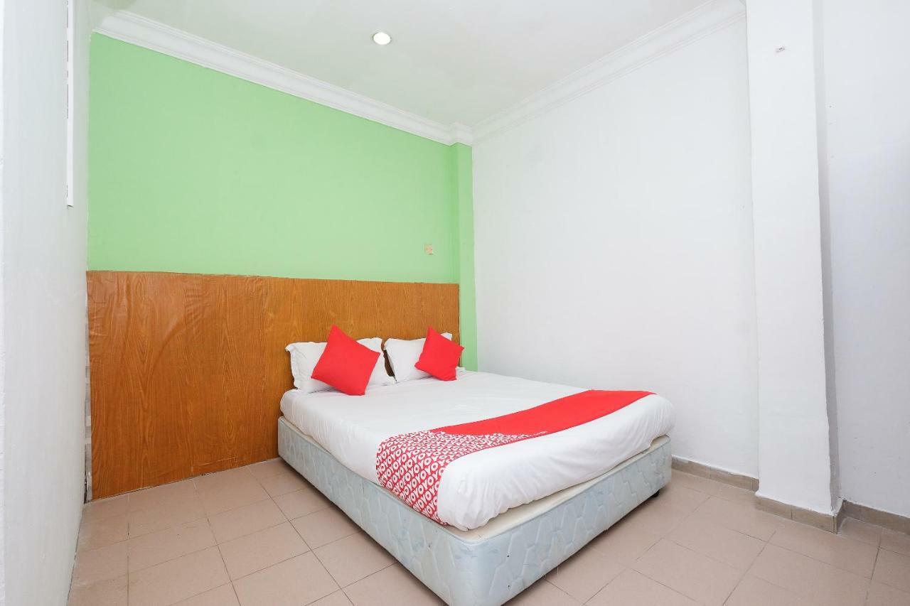 Oyo 850 Gold Star Hotel Chukai Extérieur photo