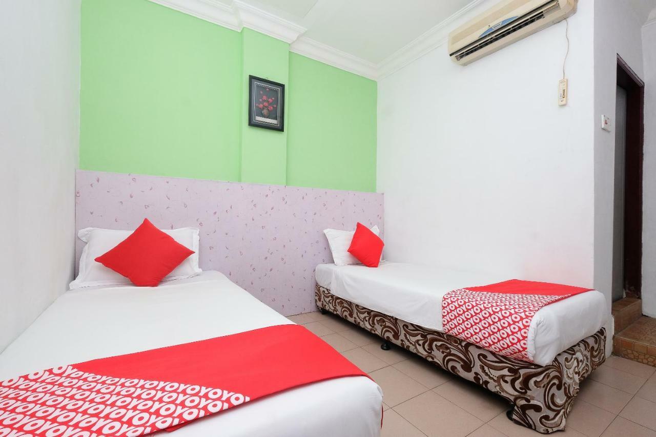 Oyo 850 Gold Star Hotel Chukai Extérieur photo
