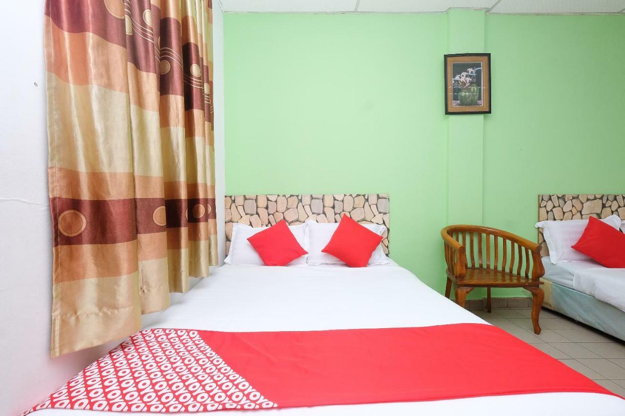 Oyo 850 Gold Star Hotel Chukai Extérieur photo