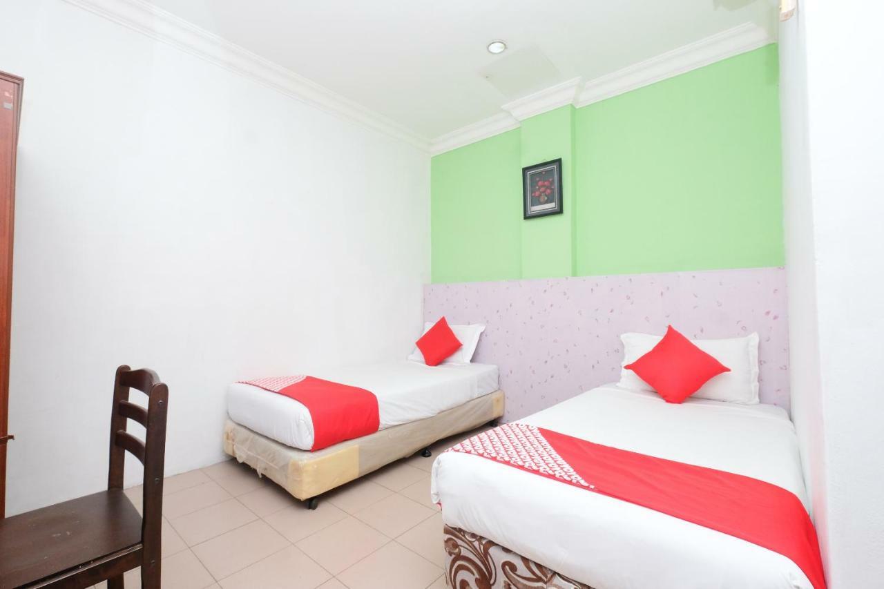 Oyo 850 Gold Star Hotel Chukai Extérieur photo