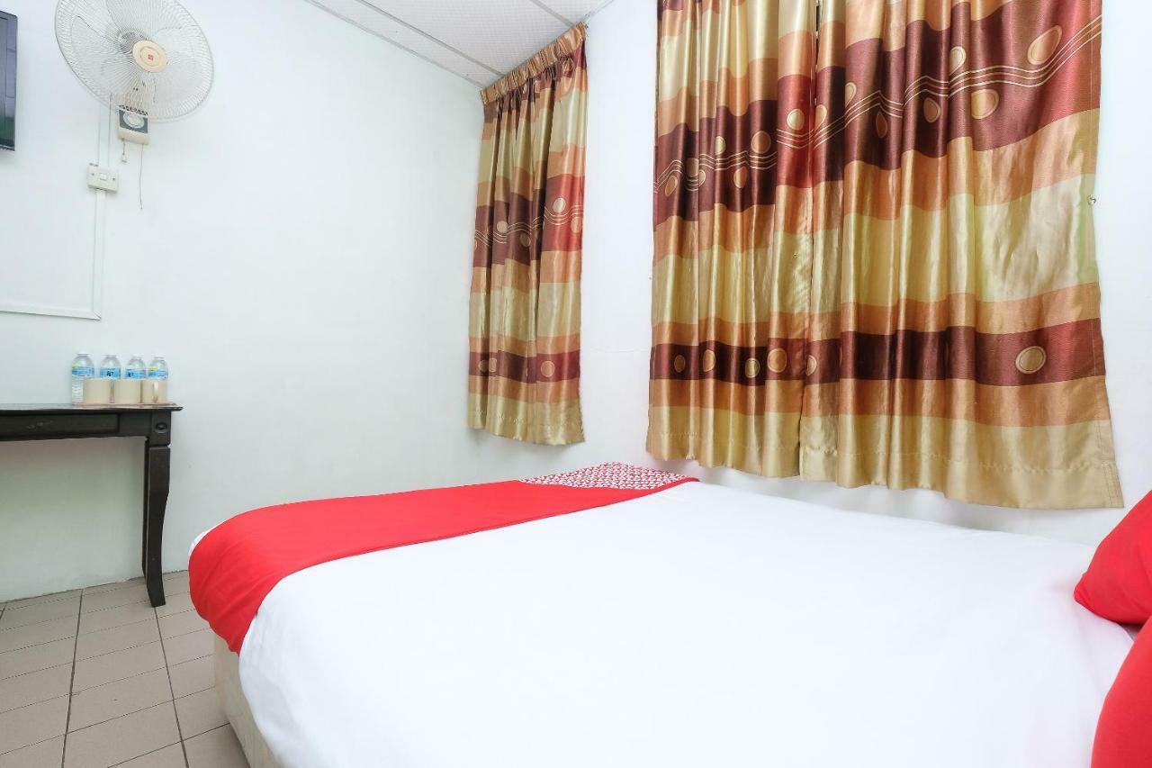 Oyo 850 Gold Star Hotel Chukai Extérieur photo